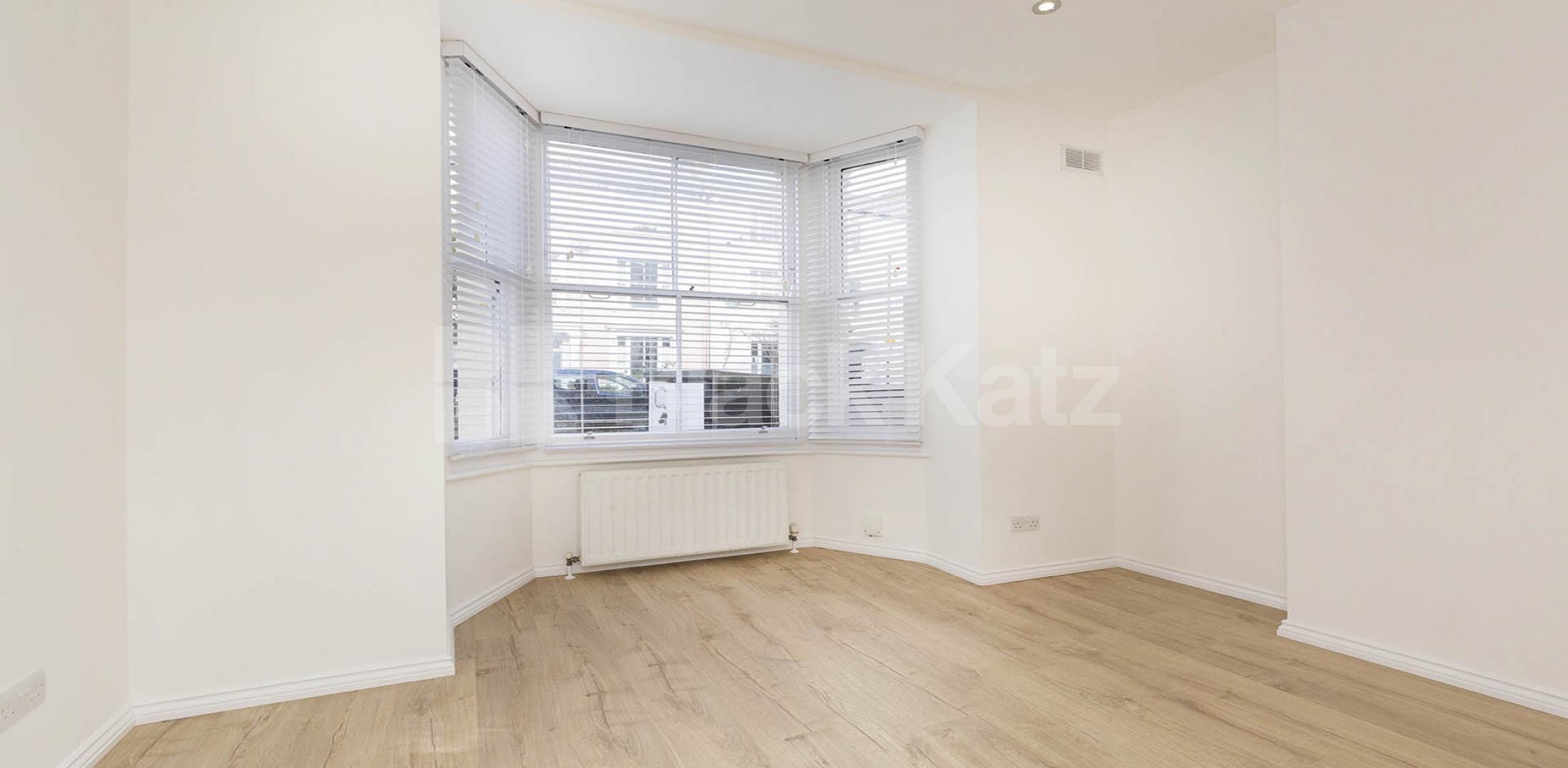 Spacious one bed with garden mins to tube and shops Alexander Road, Archway